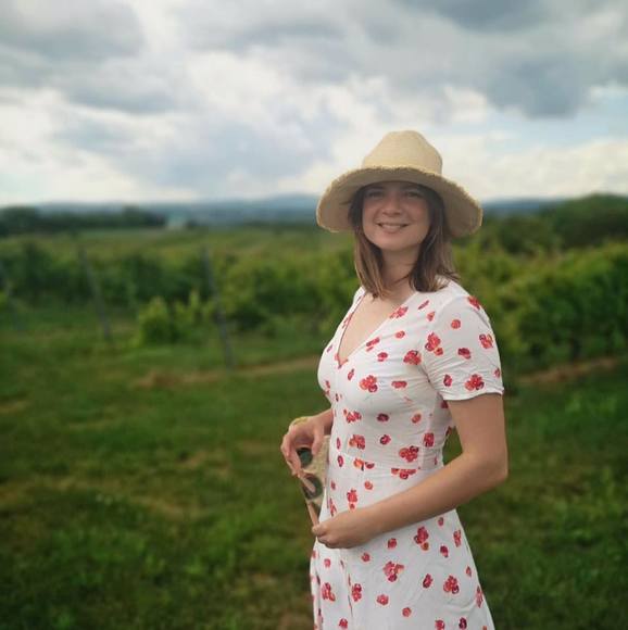 Meet your Posher, Maria - Picture 1 of 1